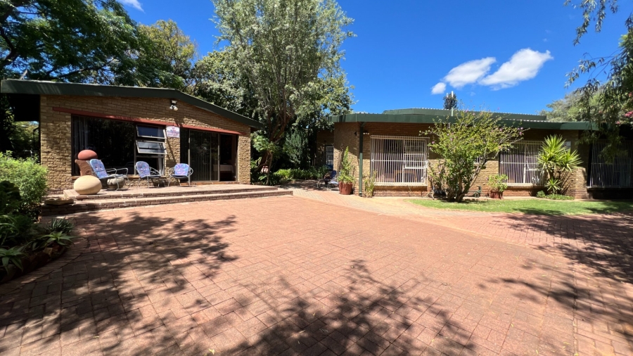 5 Bedroom Property for Sale in Langenhovenpark Free State